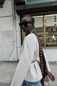 ROUND NECK BELTED BLAZER