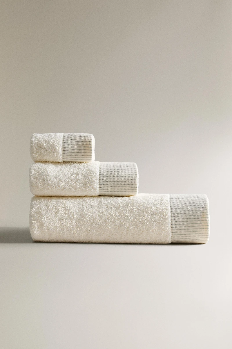 BATH TOWEL WITH STRIPED BORDER