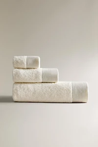 BATH TOWEL WITH STRIPED BORDER