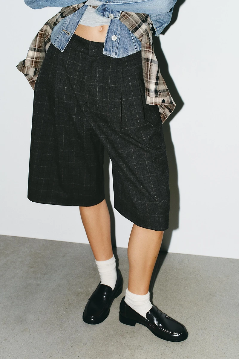 LONG PLAID PLEATED SHORTS