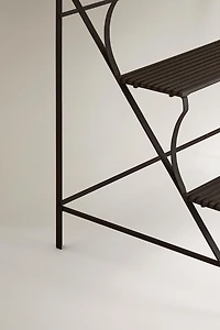 STORAGE UNIT WITH SHELVES