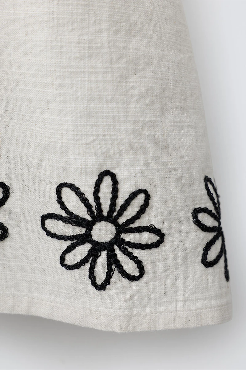 EMBROIDERED FLORAL BLOUSE
