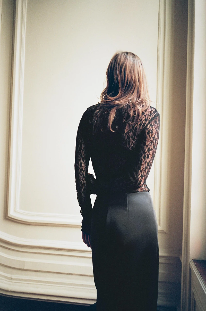 LONG SLEEVE LACE TOP