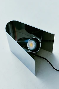 SPOTLIGHT 01