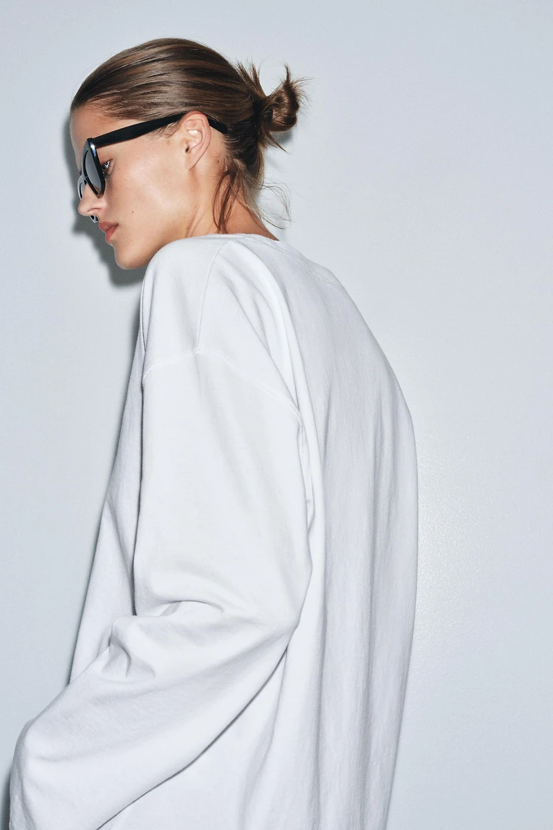 RUSTIC V-NECK T-SHIRT