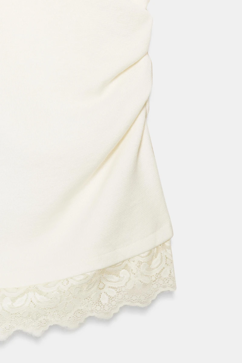 TOP DRAPÉ EN DENTELLE