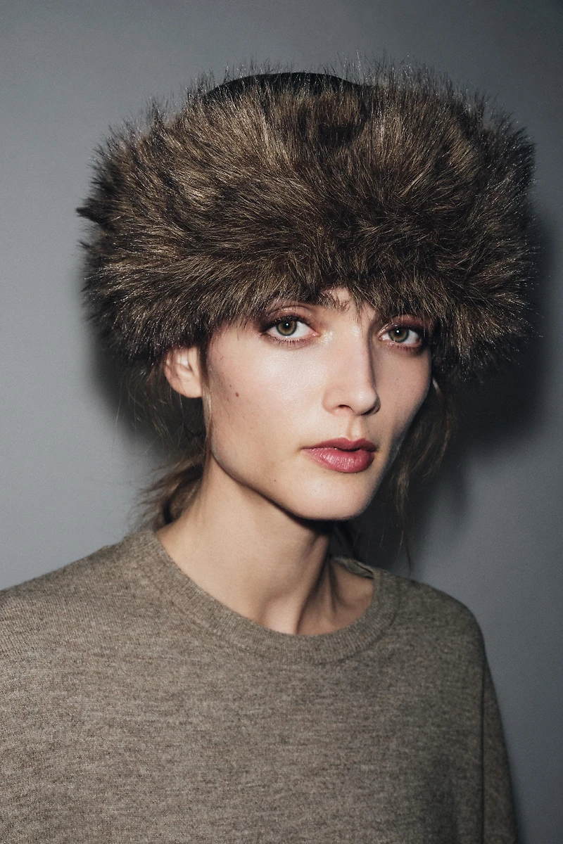 DOUBLE-FACED FAUX LEATHER HAT