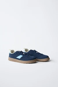 TENNIS EN CUIR PIEDS NUS