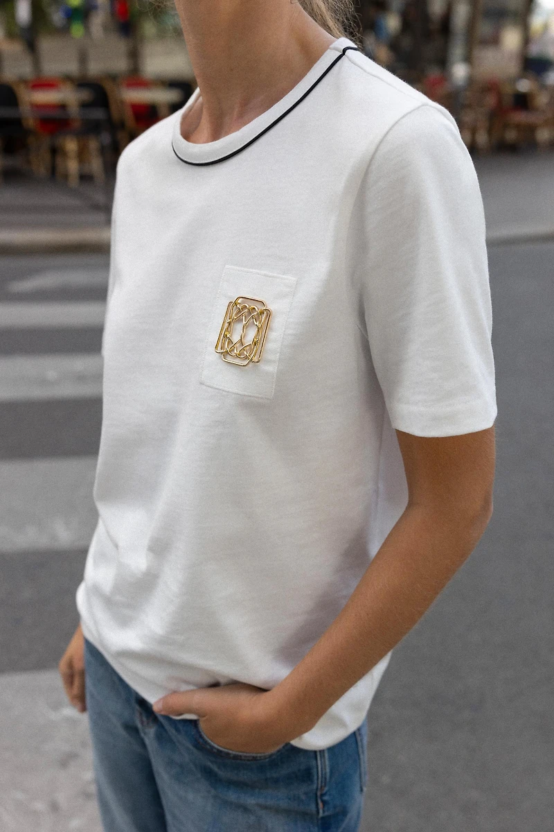 T-SHIRT FERMOIR LISERÉS