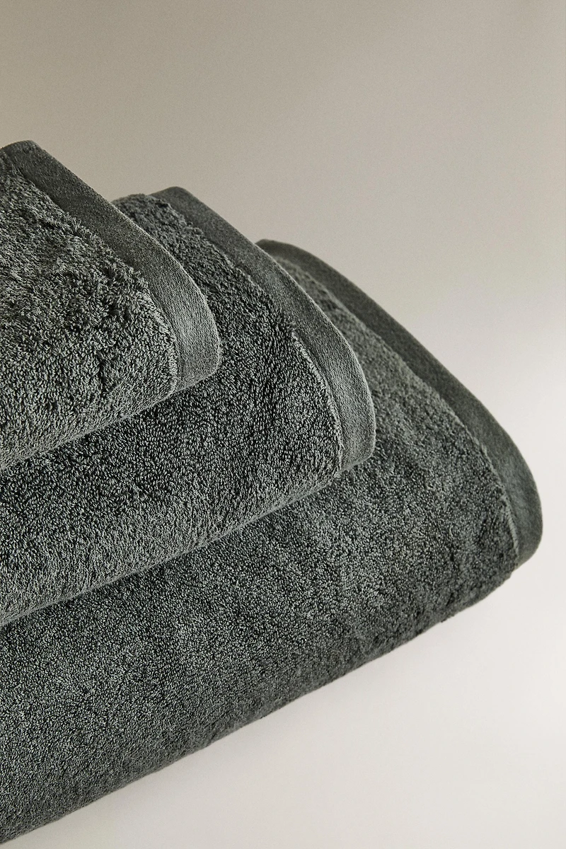 SERVIETTE DE BAIN ÉPONGE COULEUR