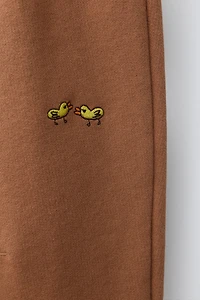 PANTALON EN MOLLETON ANIMAUX BRODÉS