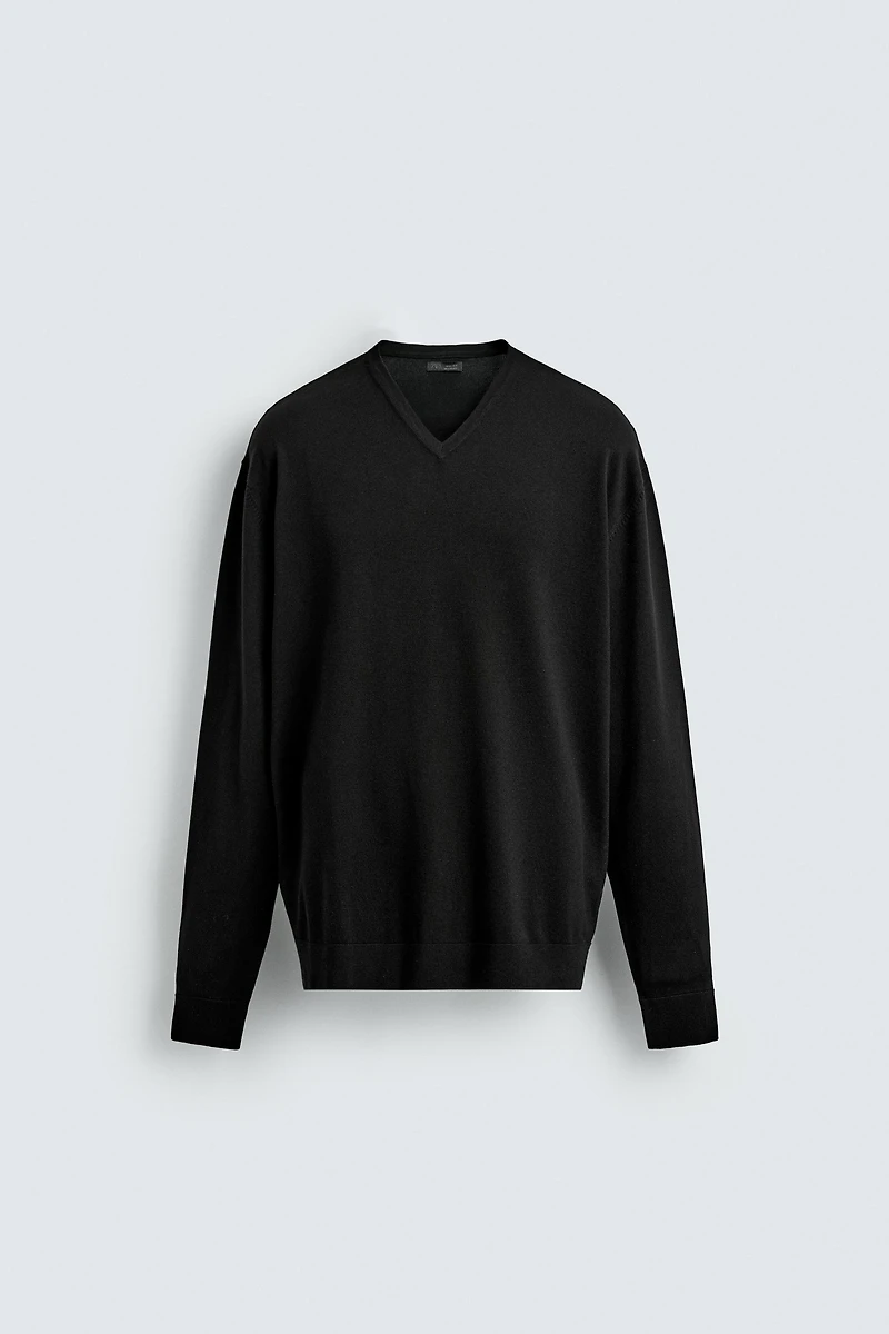 BASIC V-NECK SWEATER