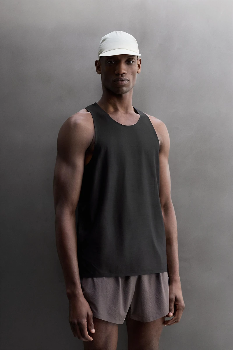 LIGHTWEIGHT RUNNING TANK TOP