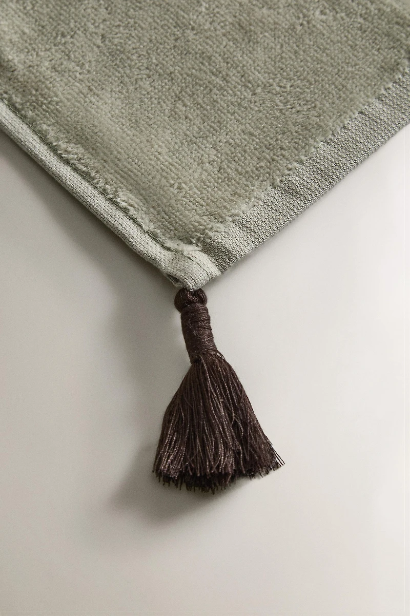 SET OF VELOUR FACE TOWELS WITH TASSELS (SET OF 3)