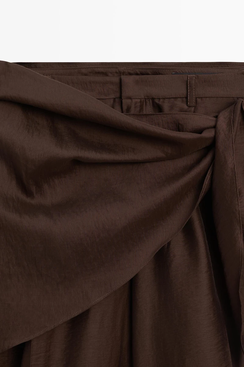 Long flowing Bermuda shorts with scarf detail
