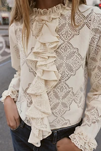BLOUSE ROMANTIQUE À VOLANTS