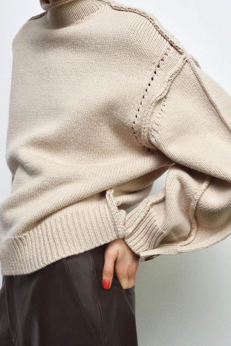 SEAM DETAIL KNIT SWEATER