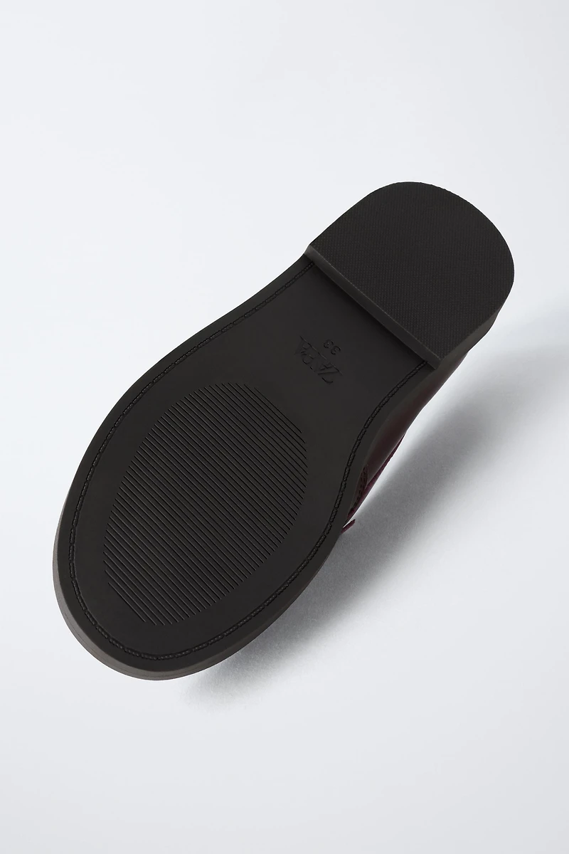 MOCASSINS À POMPONS EN CUIR LIMITED EDITION