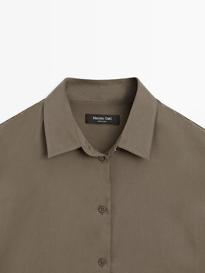 Flowing shirt with collar