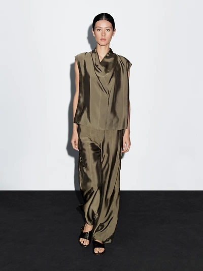 Flowing trousers with striped details