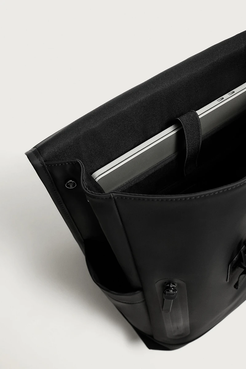 SAC À DOS EFFET GOMMÉ AVEC RABAT