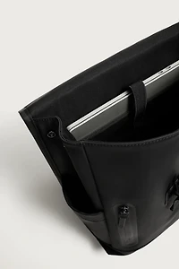 SAC À DOS EFFET GOMMÉ AVEC RABAT