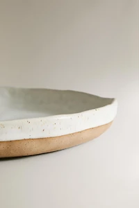 SMALL TEXTURED ROUND SERVING DISH