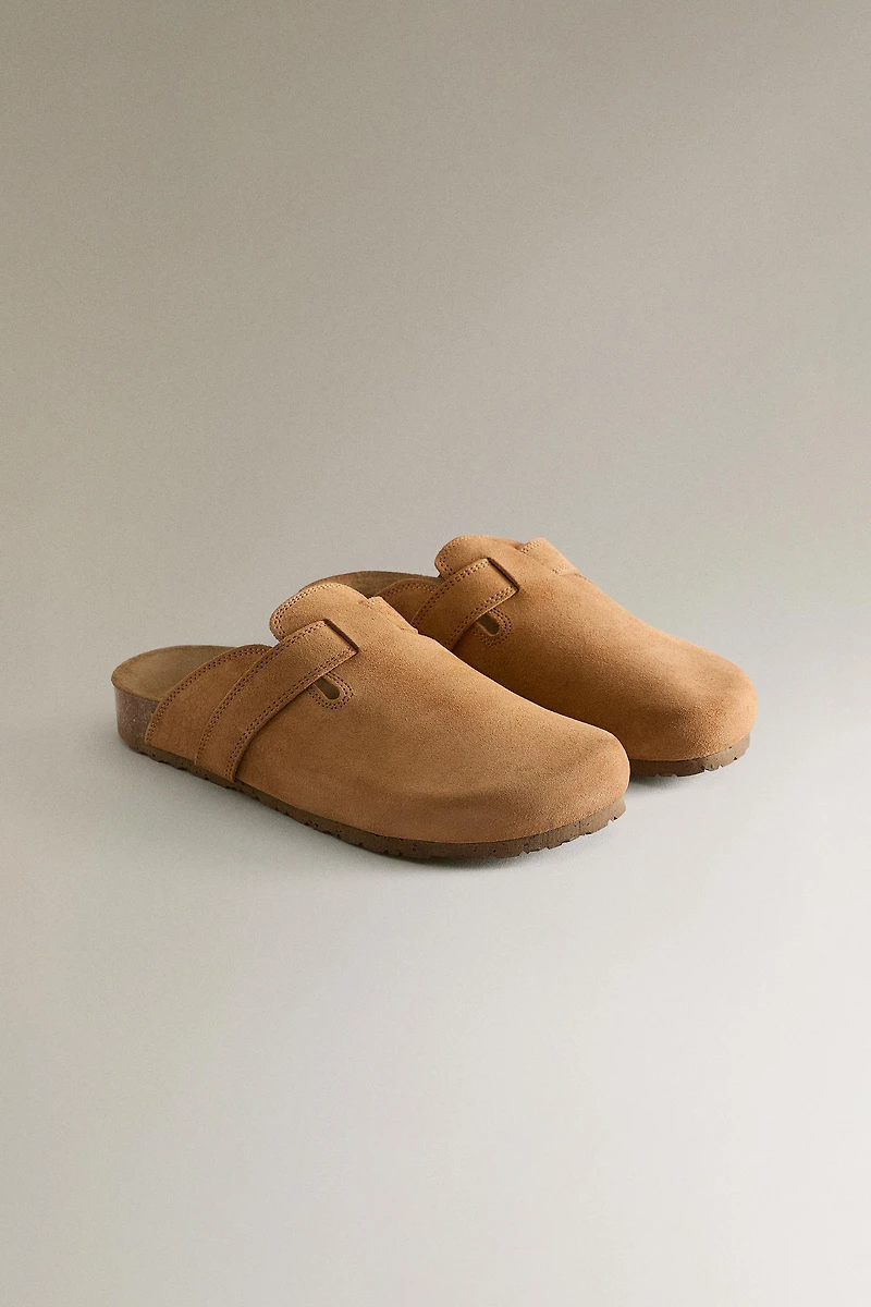 LEATHER CLOGS WITH STRAP