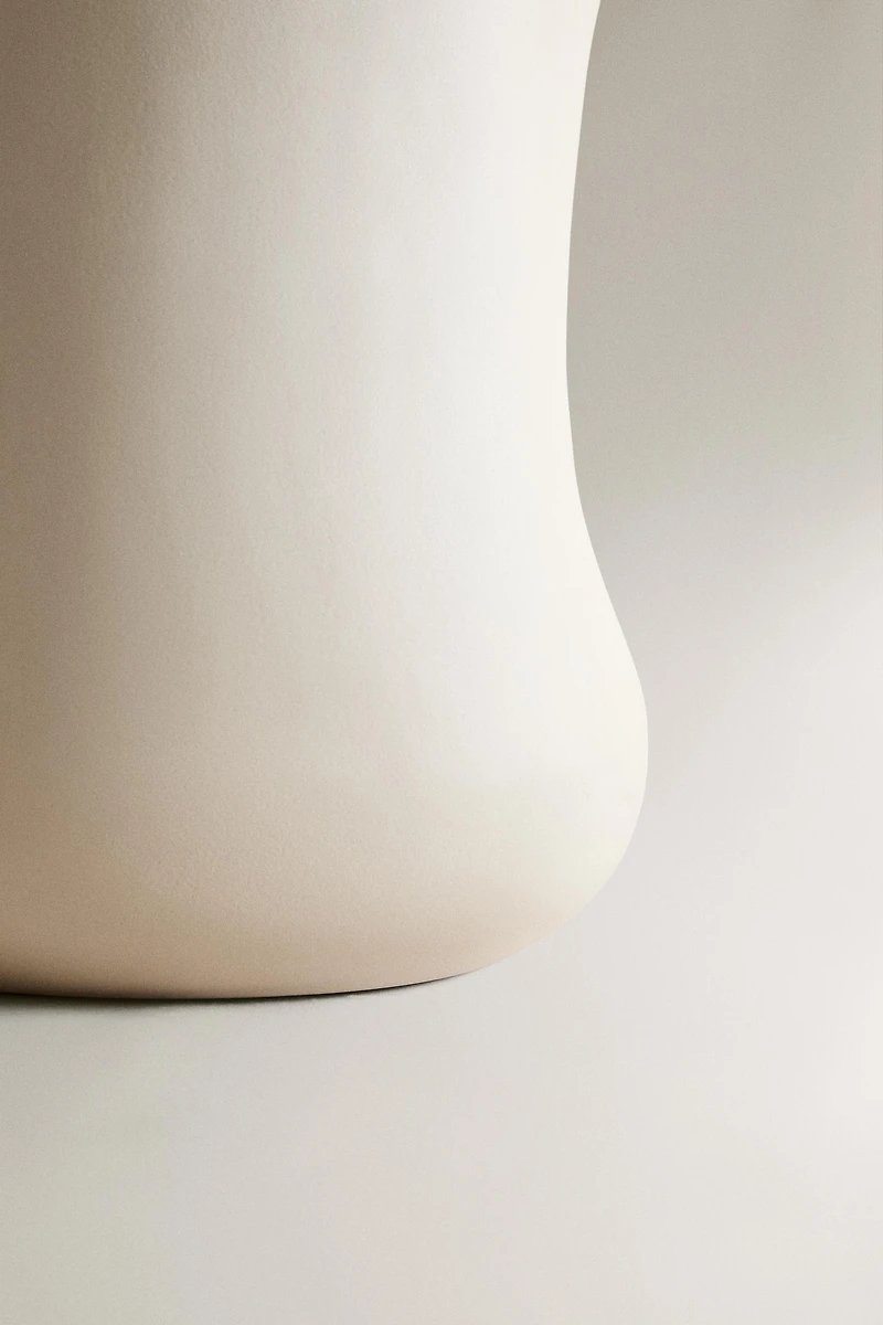 PAPIER-MÂCHÉ SIDE TABLE