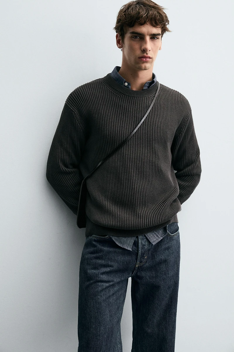 RIBBED TEXTURED SWEATER