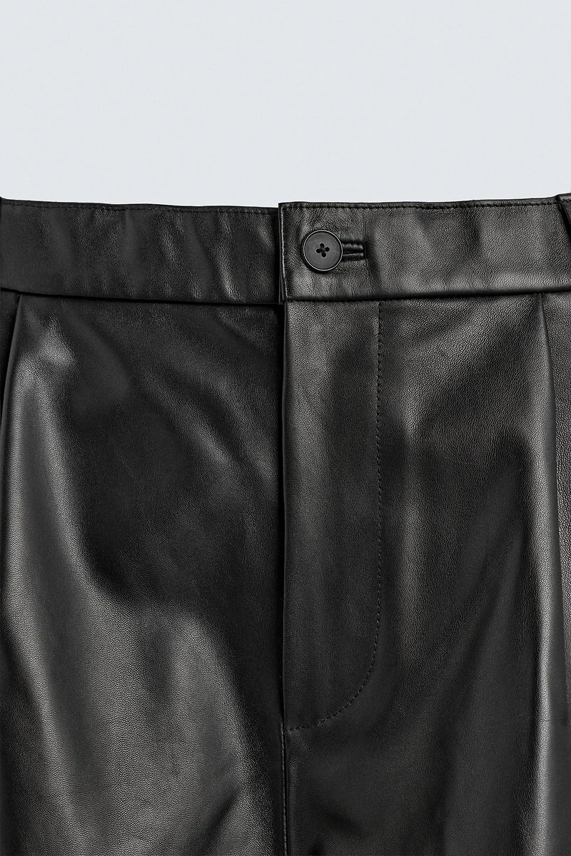 RELAXED FIT LEATHER PLEATED SHORTS