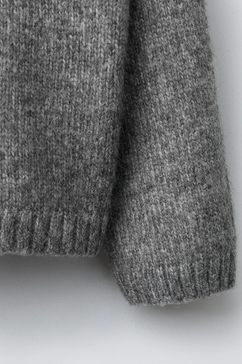 EMBROIDERED KNIT SWEATER