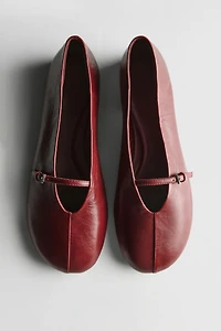 Leather ballet flats with buckle
