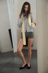 GILET EN MAILLE À CAPUCHE ET LIEN