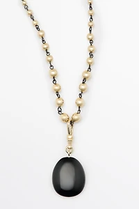 Beaded chain necklace with onyx piece