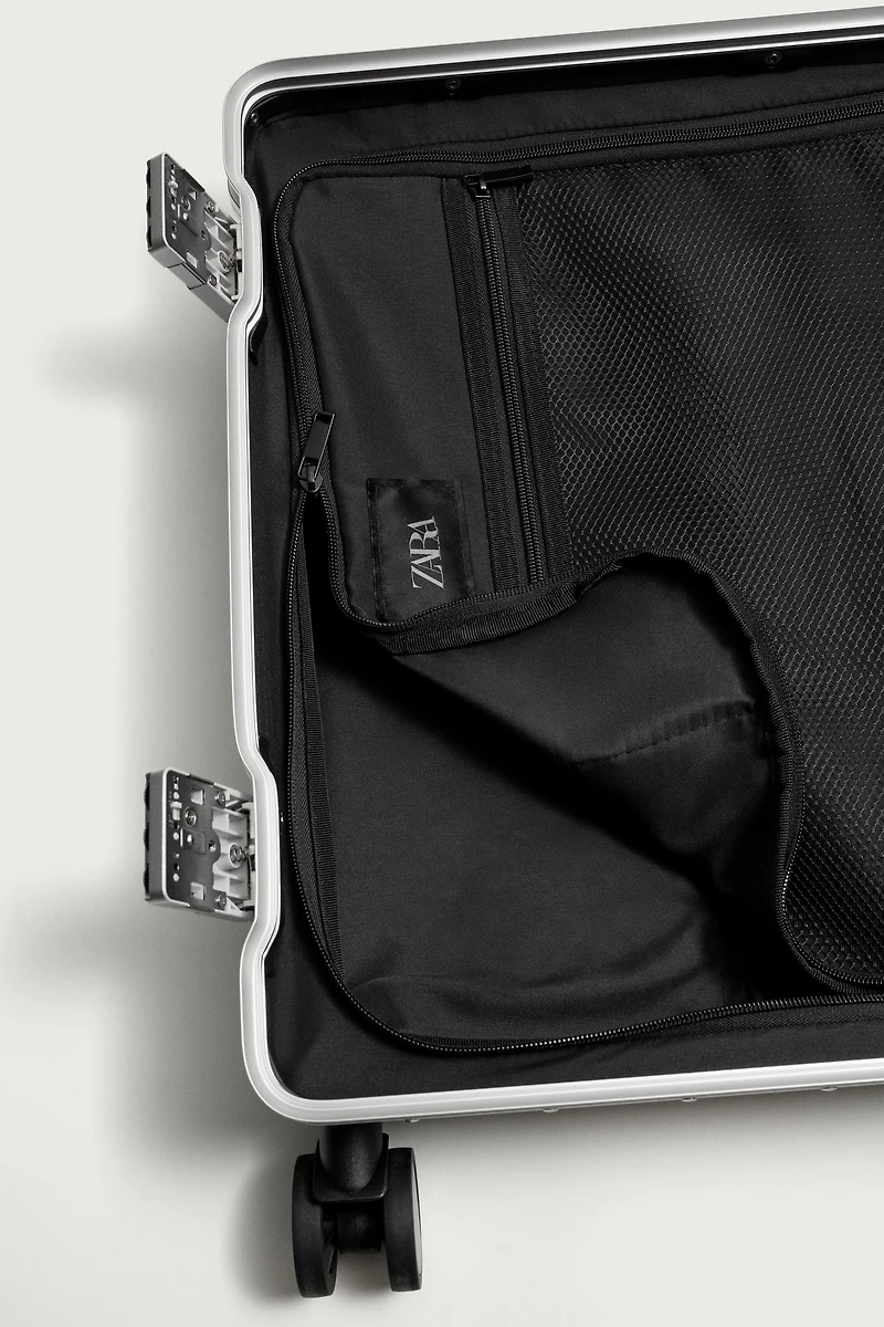 TRAVEL SUITCASE