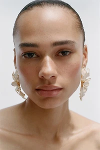 EMBOSSED FLOWER EARRINGS