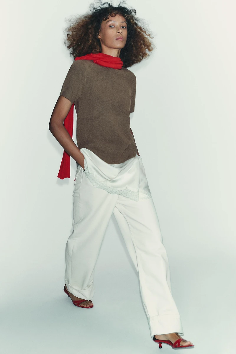 TOP EN MAILLE MANCHES COURTES AU TOUCHER DOUX