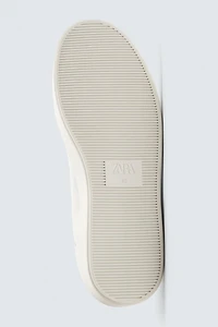 BASKETS EN CUIR À LACETS