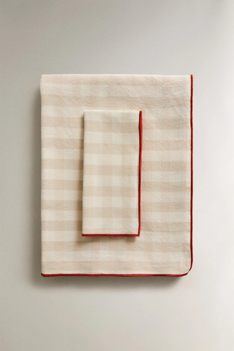 NAPPE CARREAUX ET SURPIQÛRES