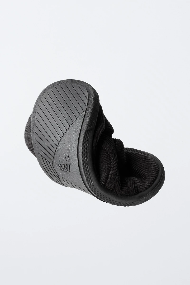 CORDUROY BAREFOOT SNEAKERS