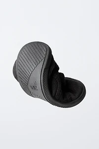 CORDUROY BAREFOOT SNEAKERS