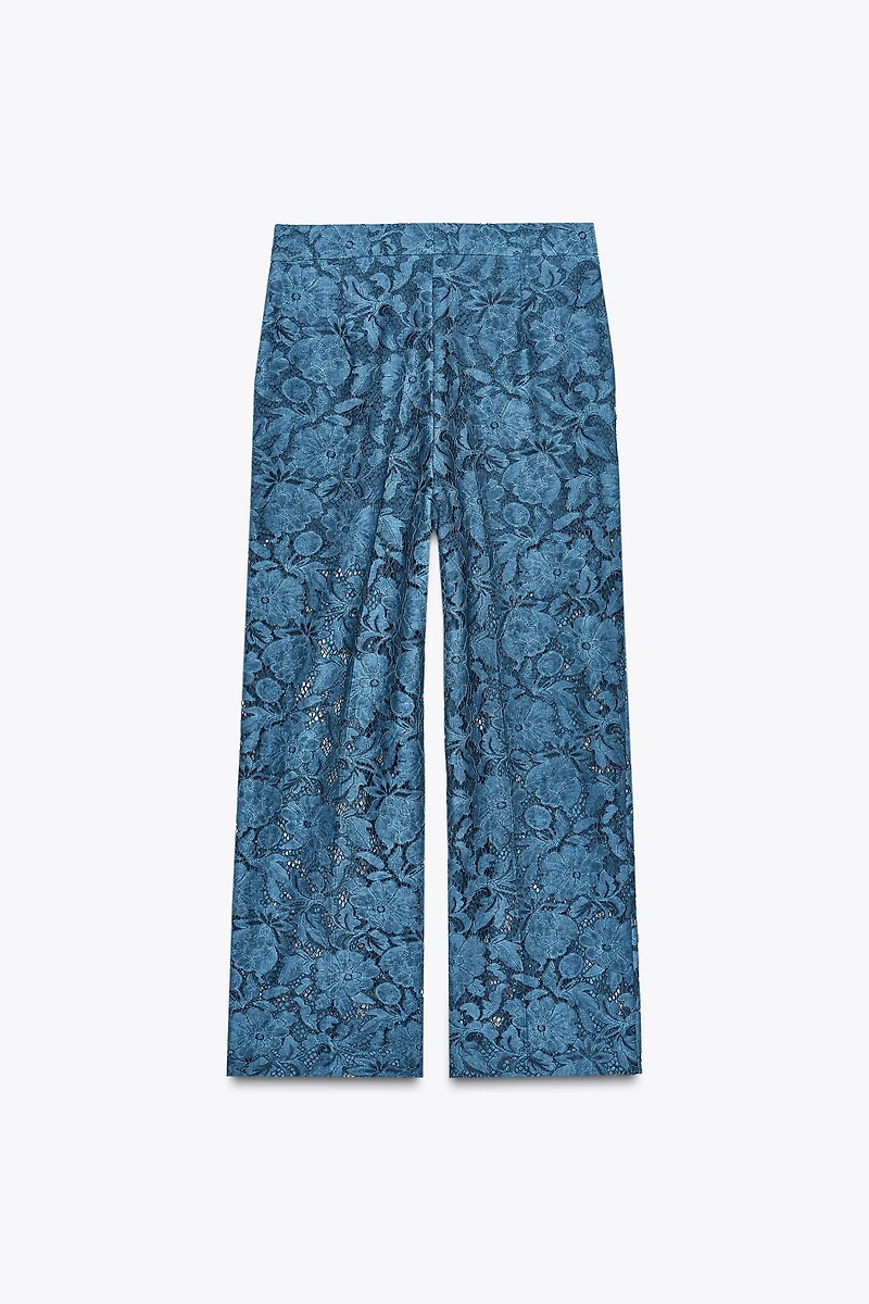 PANTALON COURTE EN DENTELLE