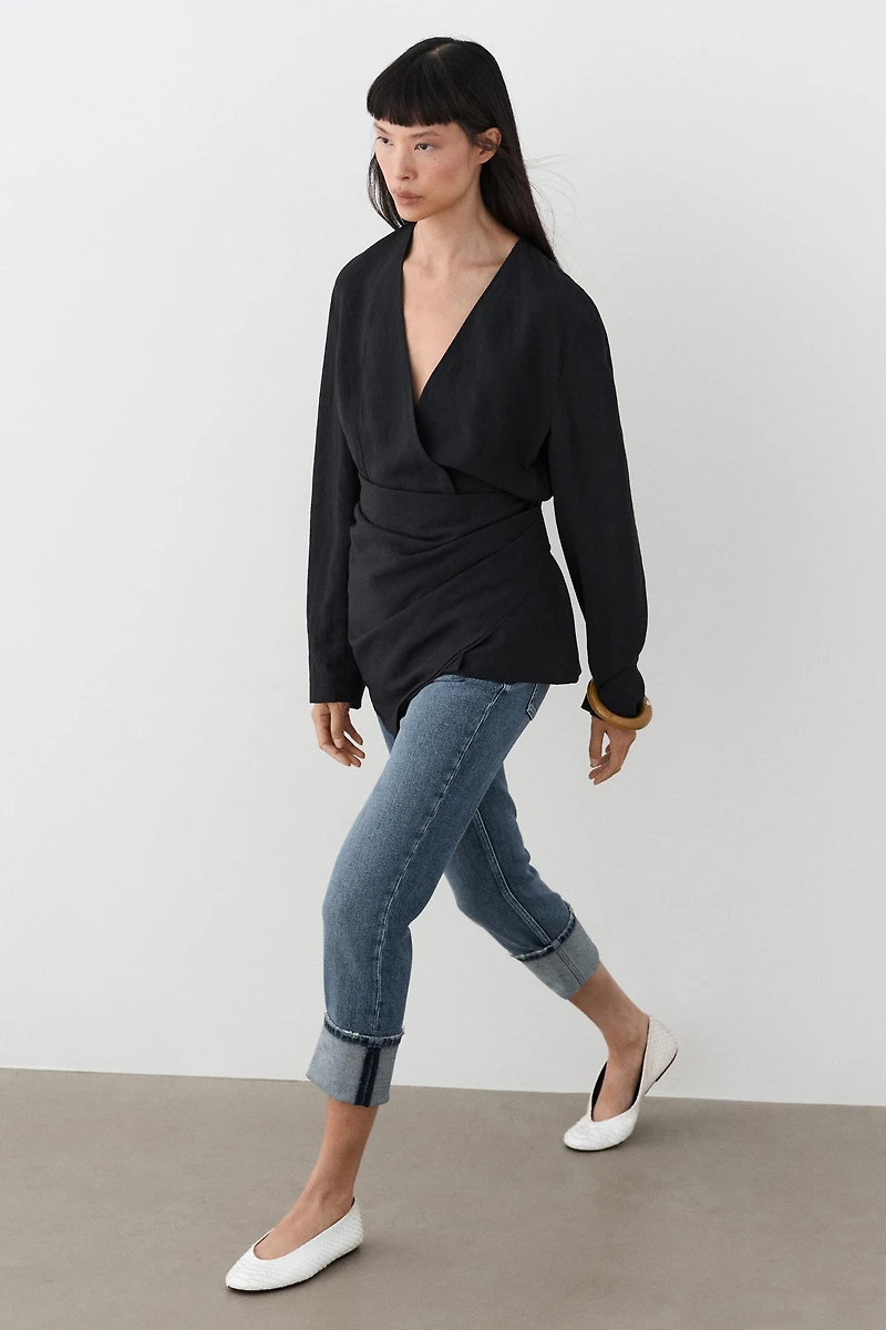 Lightweight kimono with sash detail