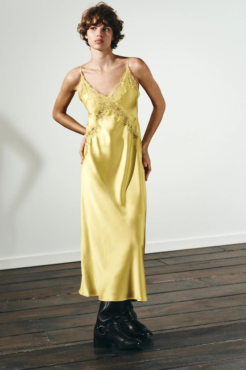 ROBE MIDI SATINÉE DENTELLE