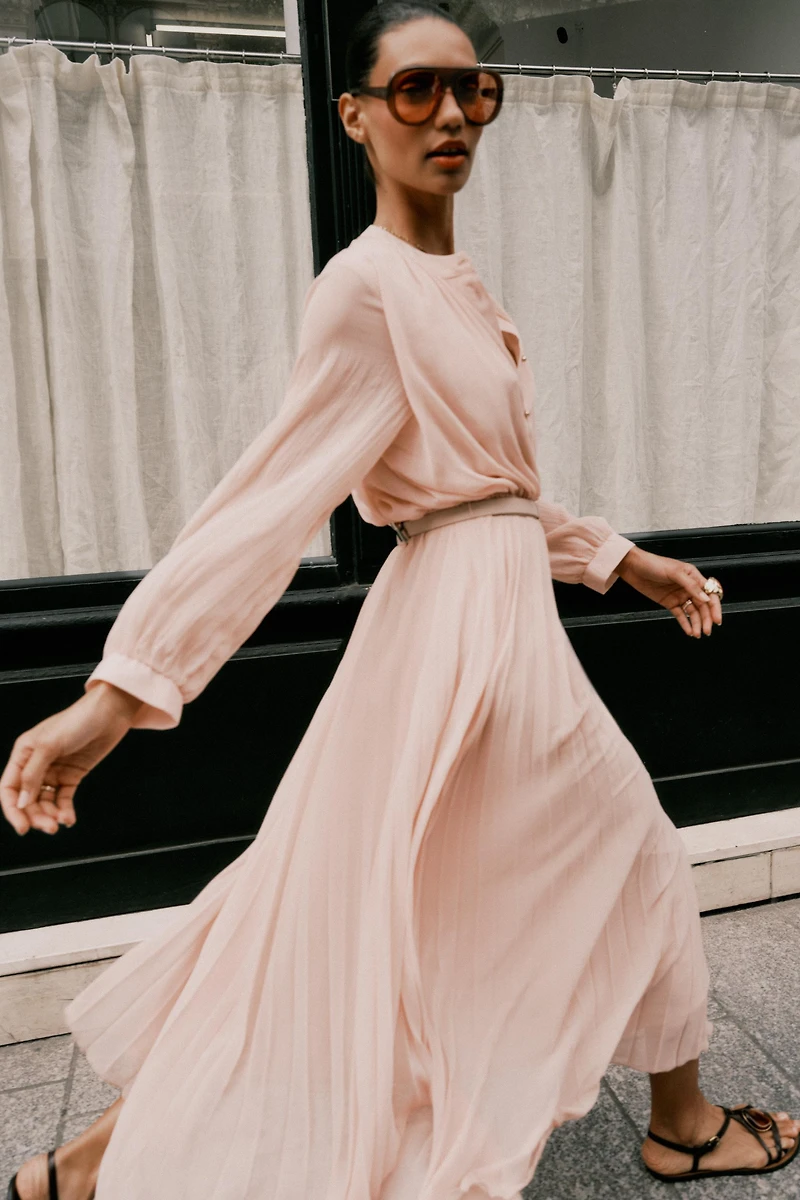 ROBE MIDI PLISSÉE CEINTURE
