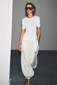 TOP EN MAILLE MANCHES COURTES
