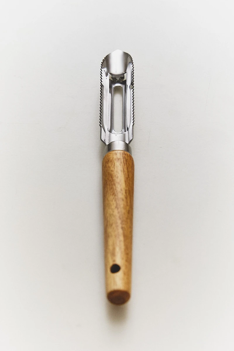KITCHEN PEELER WITH WOODEN HANDLE