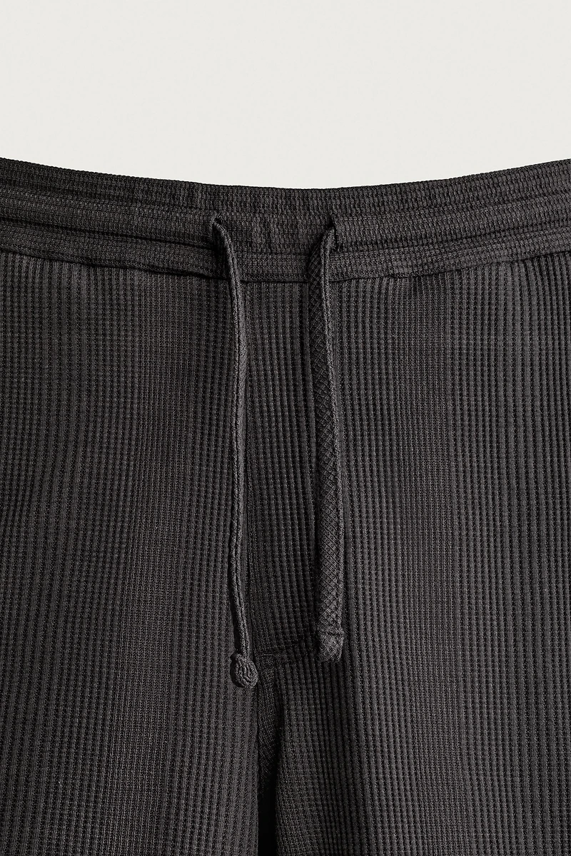TEXTURED RELAXED FIT SHORTS