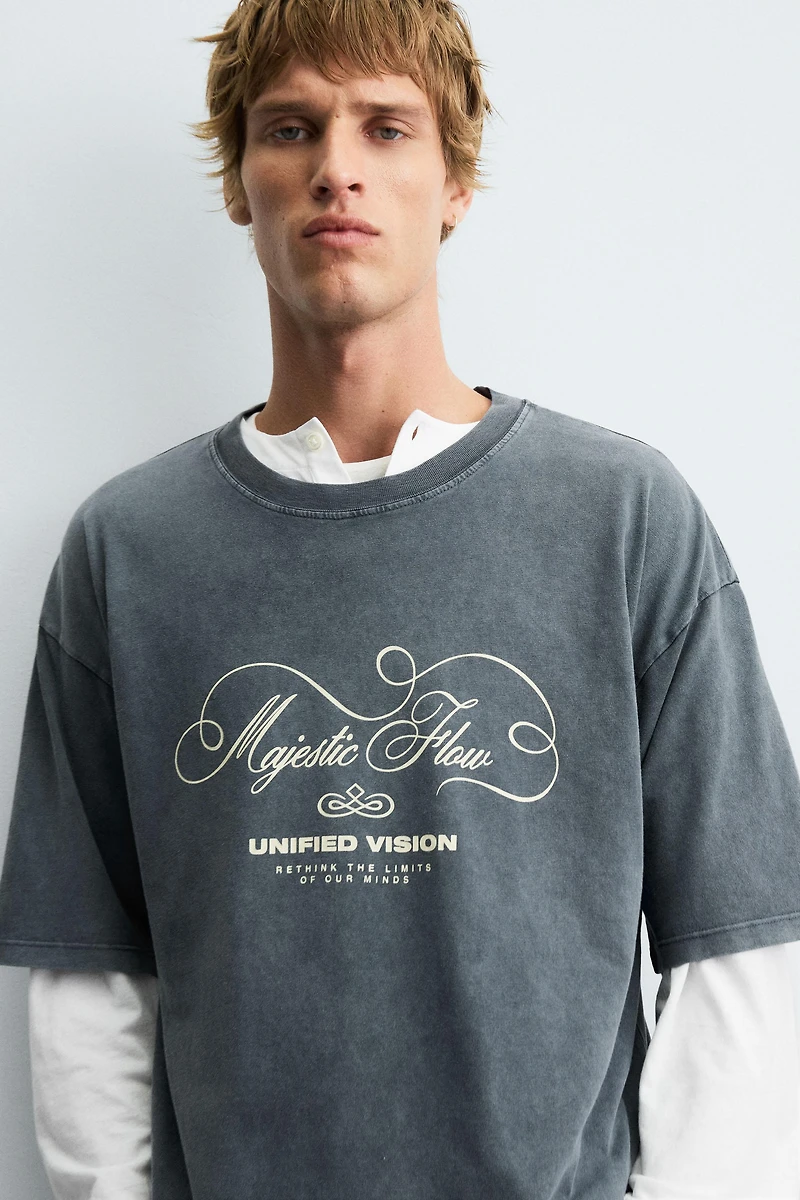 T-SHIRT DÉLAVÉ IMPRIMÉ TEXTES